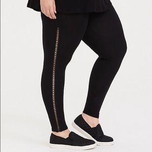 BLACK LATTICE TRIM LEGGING